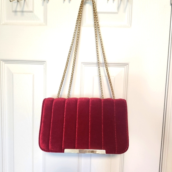 Handbags - Burgundy Gold Chain Purse